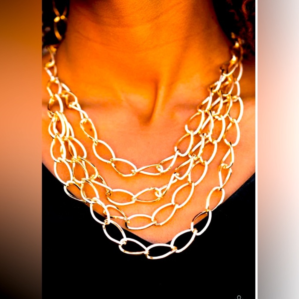 NWT CHAIN REACTION" GOLD NECKLACE & EARRING SET